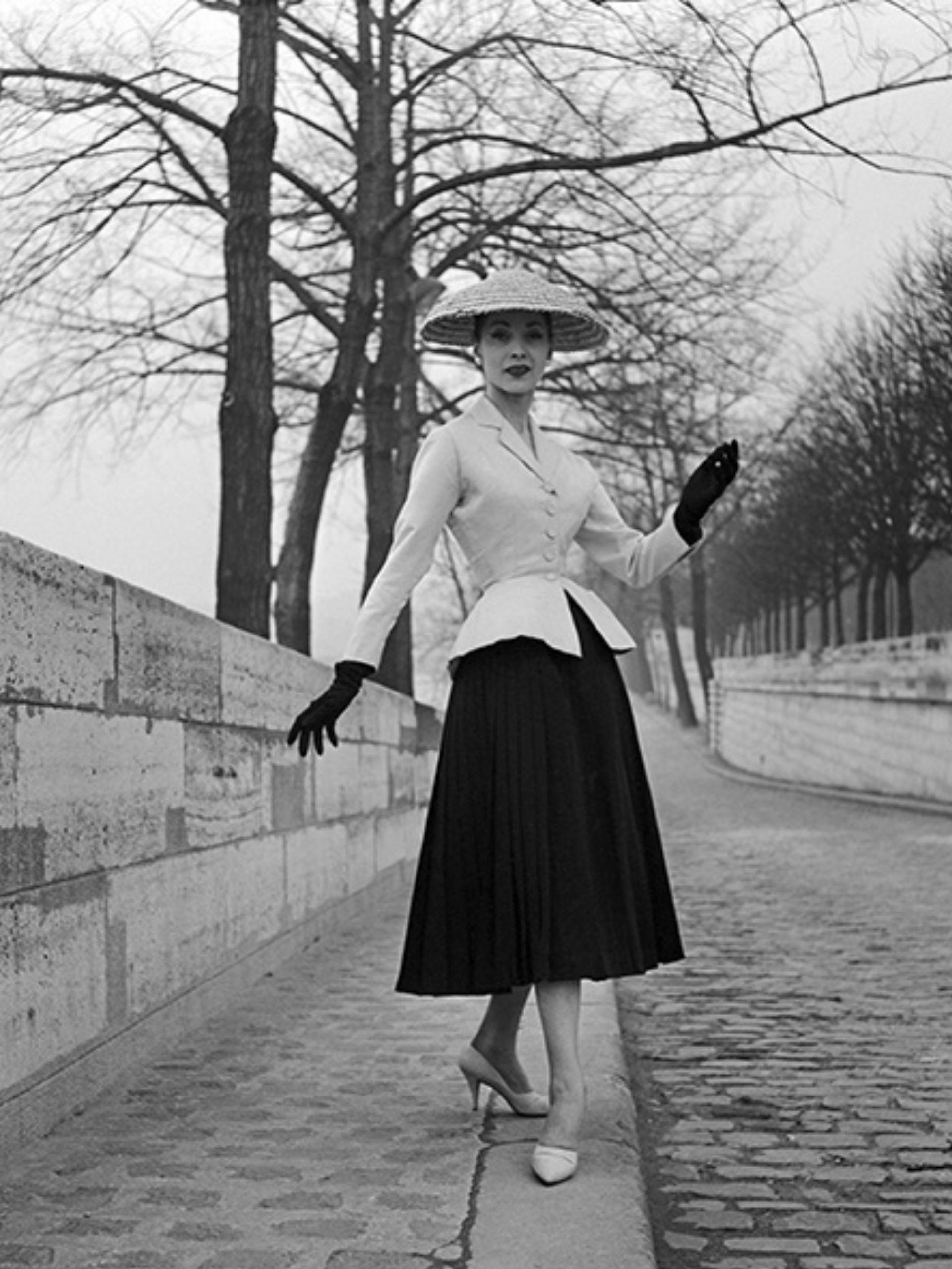 traveling steps dior fashion